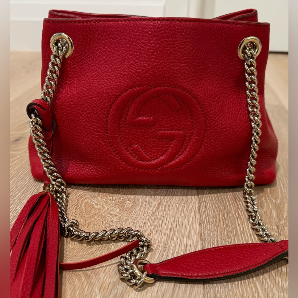 Gucci Vintage Red Soho Grained Leather Shoulder Bag with Tassel. Size Small